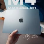 Apple MacBook Air M4 in Midnight color on desk